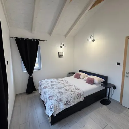 Village Pool Silentium *