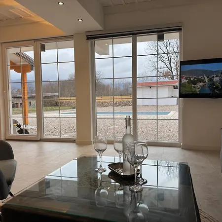 Willa Village Pool Silentium Mostar