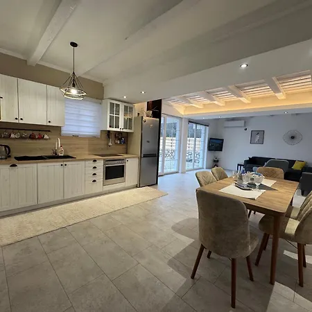 Willa Village Pool Silentium Mostar