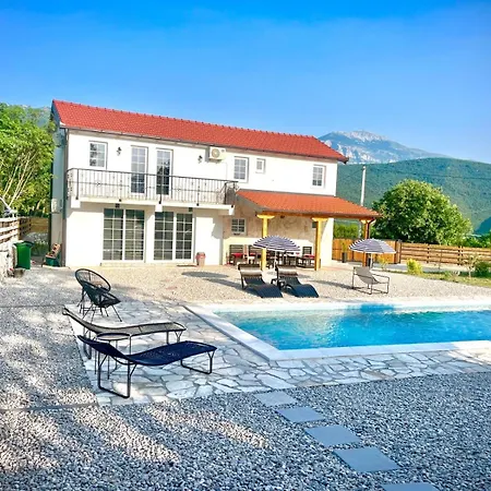 Village Pool Silentium